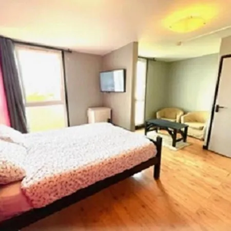 Hostel Hi Le D'artagnan