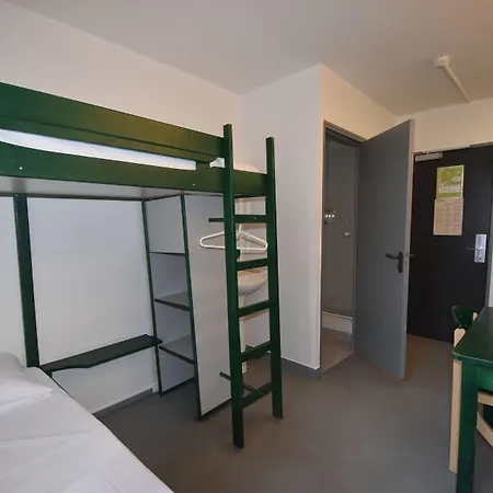 Hi Le D'artagnan Hostel *