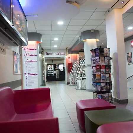 Hi Le D'artagnan بيت شباب باريس